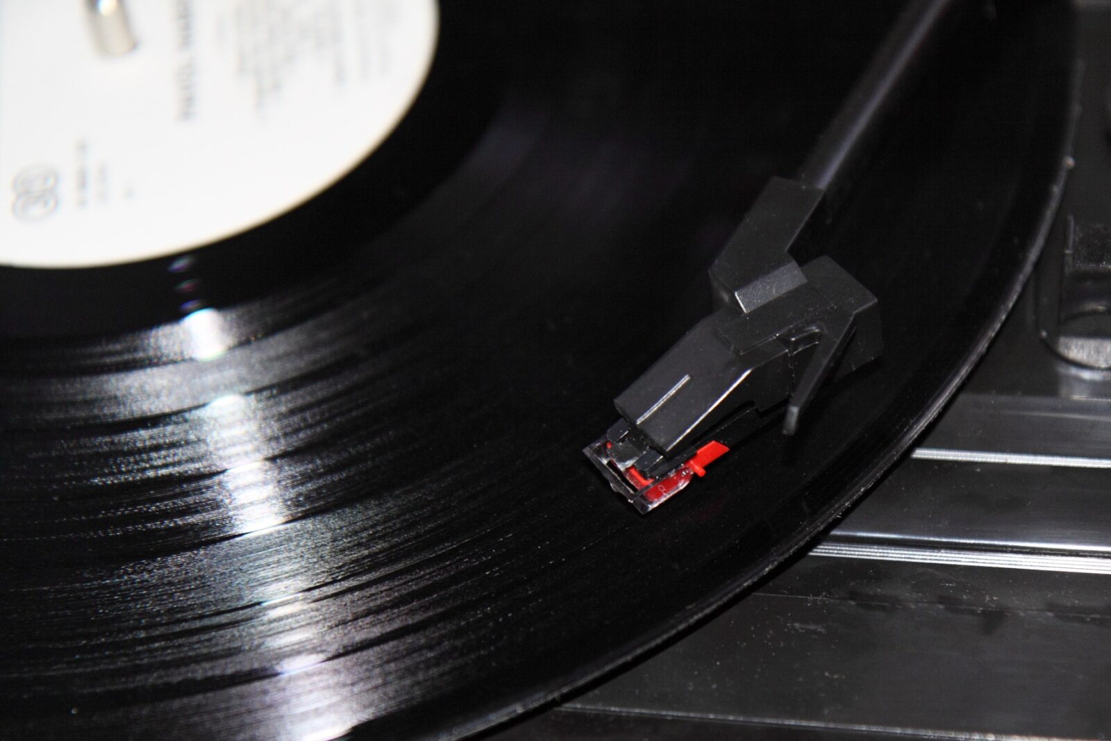 record-music-needle-vinyl-turntable-technology-1260381-pxhere.com